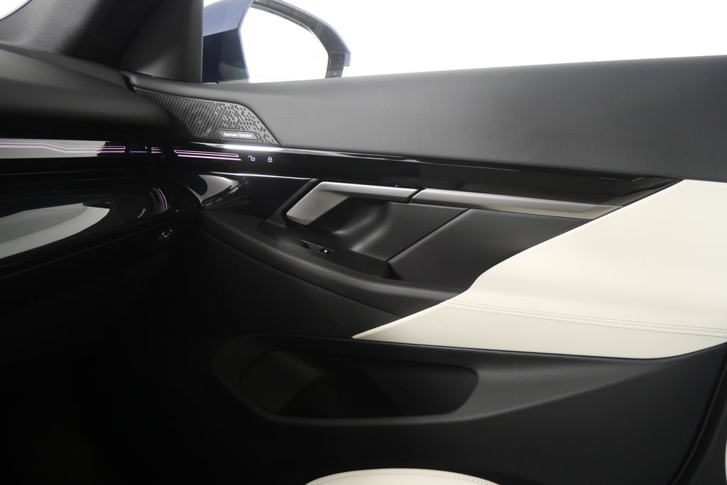 Thumbnail: 2025 BMW 5 Series - 26