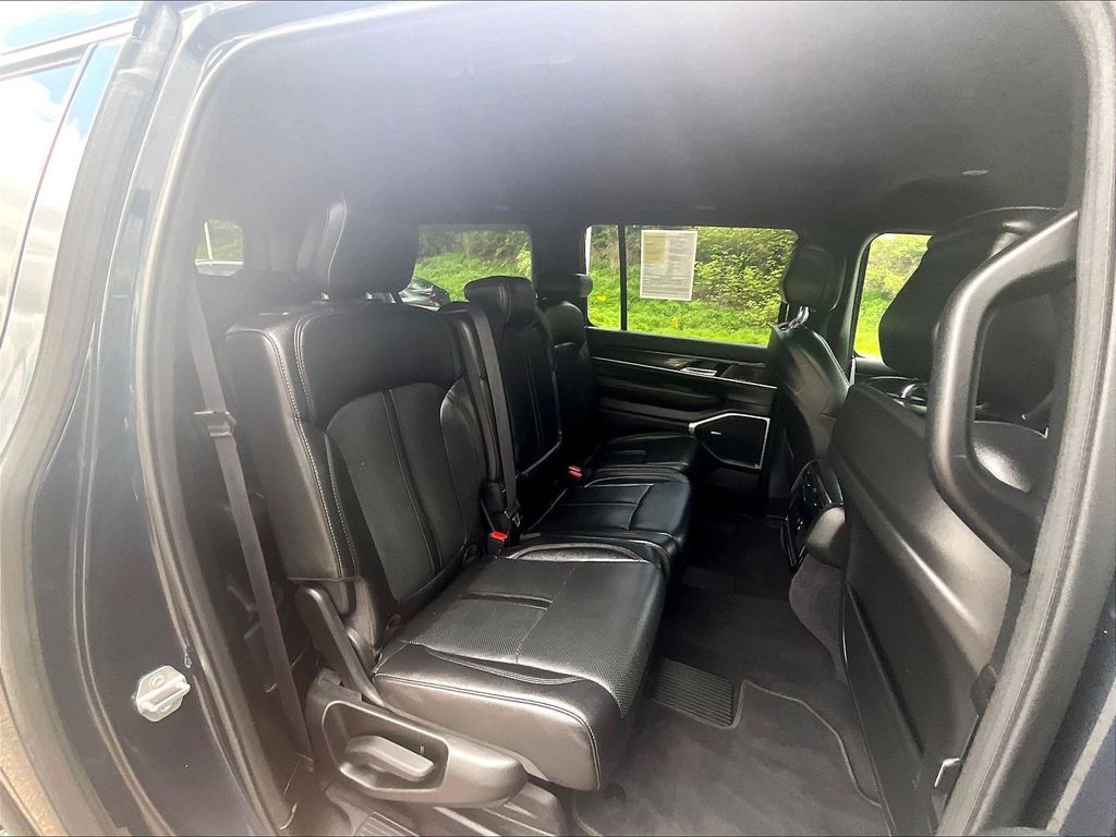 2024 Jeep Wagoneer L — photo 16
