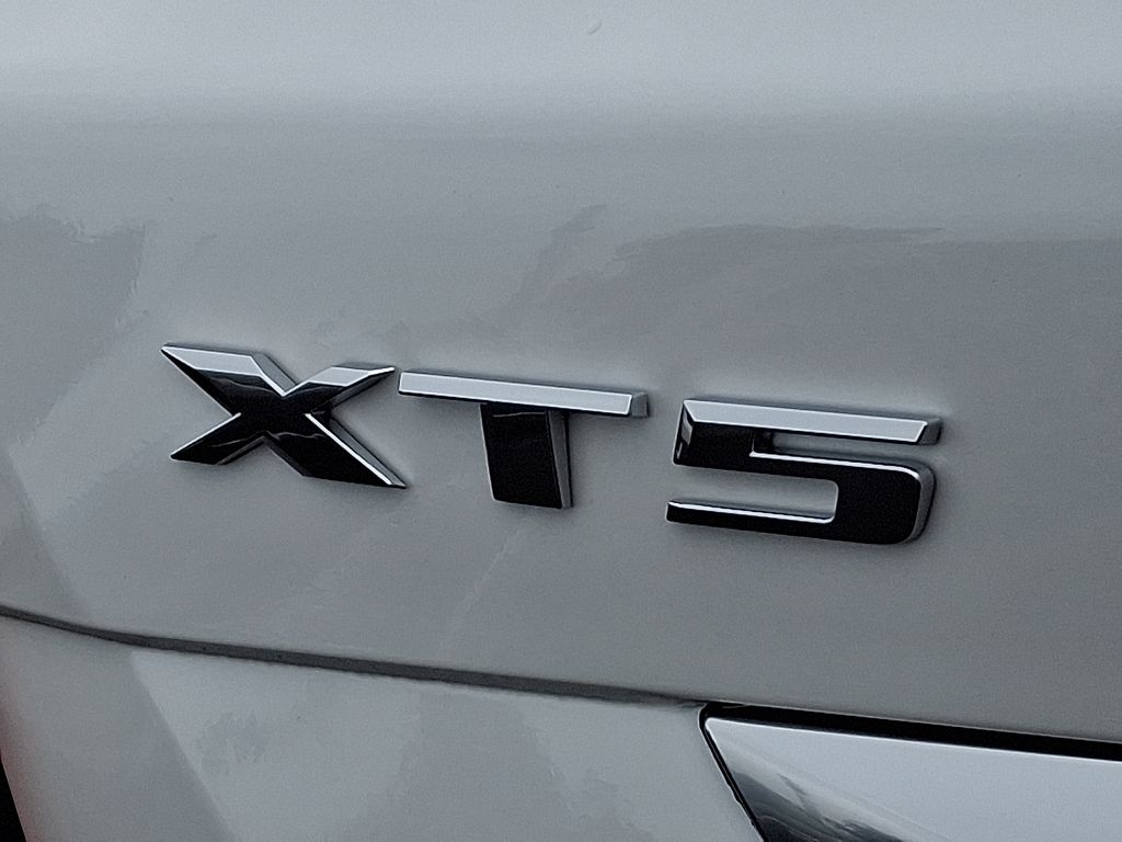 Thumbnail: 2022 Cadillac XT5 - 32