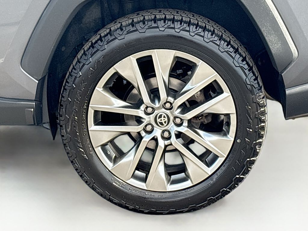 Thumbnail: 2021 Toyota RAV4 - 31