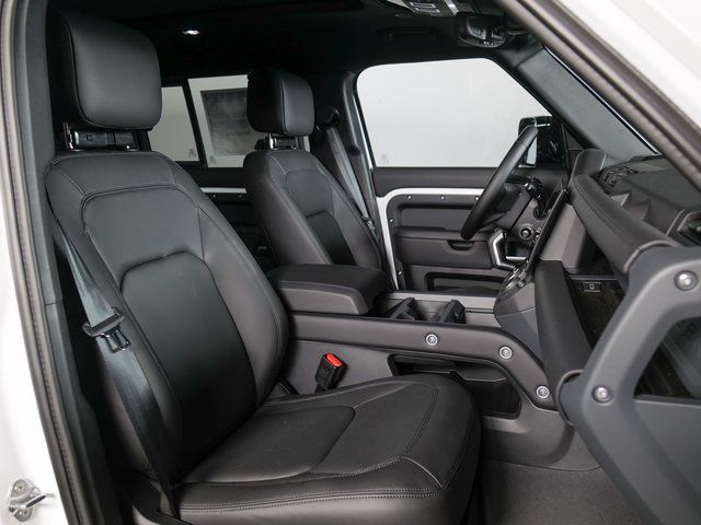 New 2026 White Land Rover X-Dynamic SE image 3