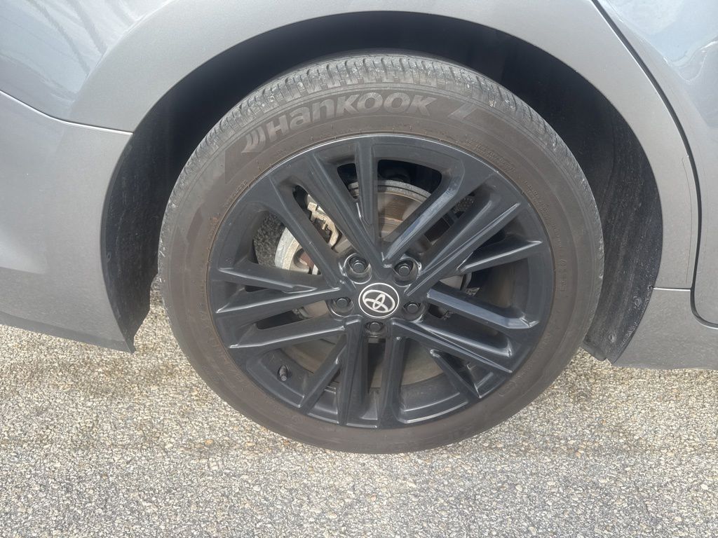 Used 2025  Toyota SE image 12