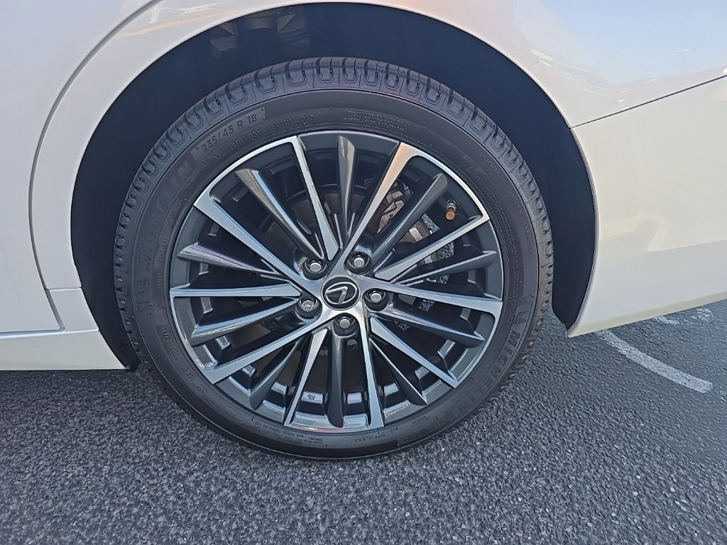 2022 Lexus ES Hybrid 300h 6