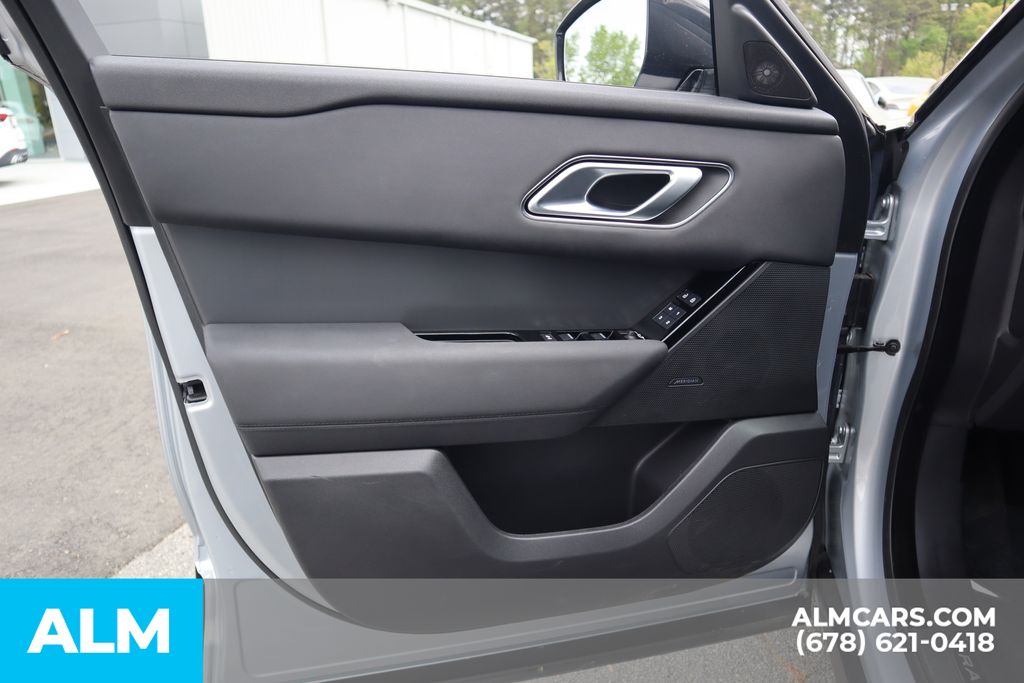Used 2024 Silver Land Rover Dynamic SE image 11