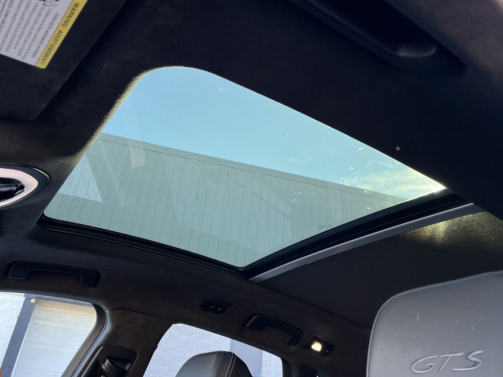 Thumbnail: 2024 Porsche Macan - 22