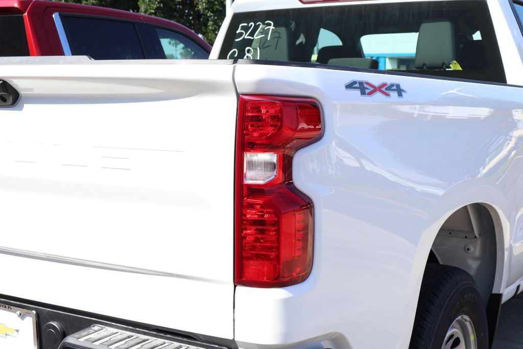 Thumbnail: 2026 Chevrolet Silverado 1500 - 9