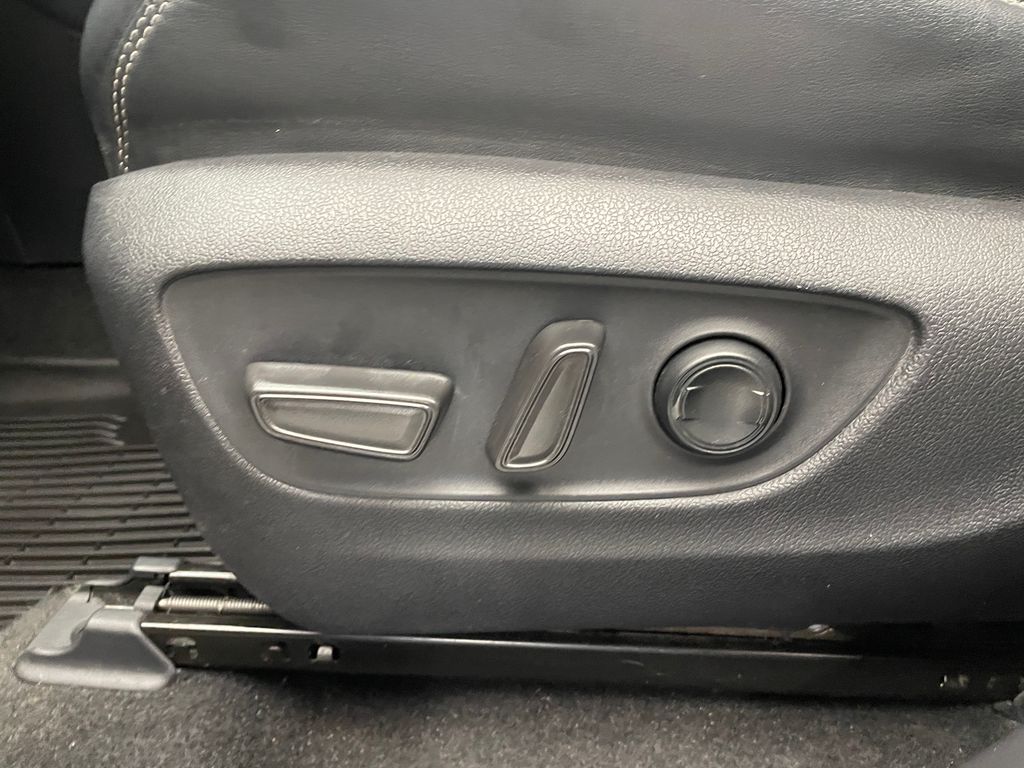 Thumbnail: 2021 Toyota RAV4 - 14