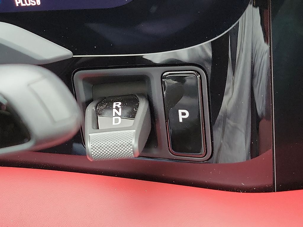 Thumbnail: 2025 Porsche Taycan - 15