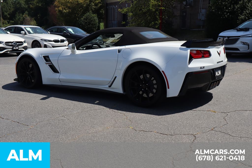 Used 2019 White Chevrolet Grand Sport image 9