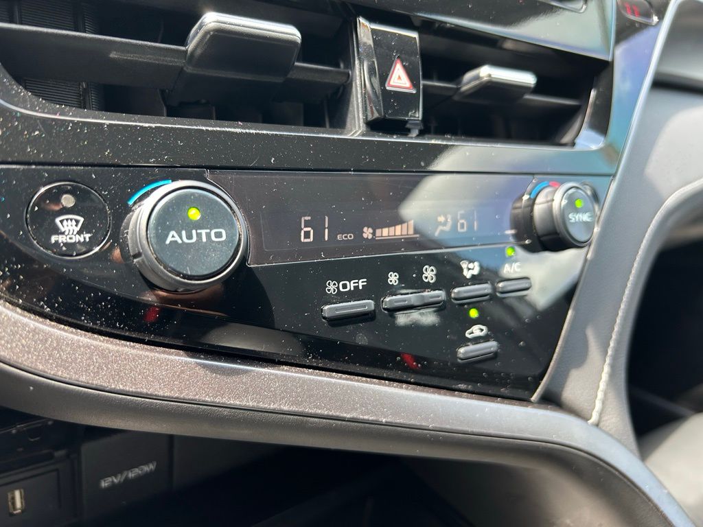 2022 Toyota Camry SE 19