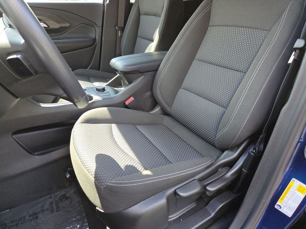 Used 2023 Blue GMC SLE image 23