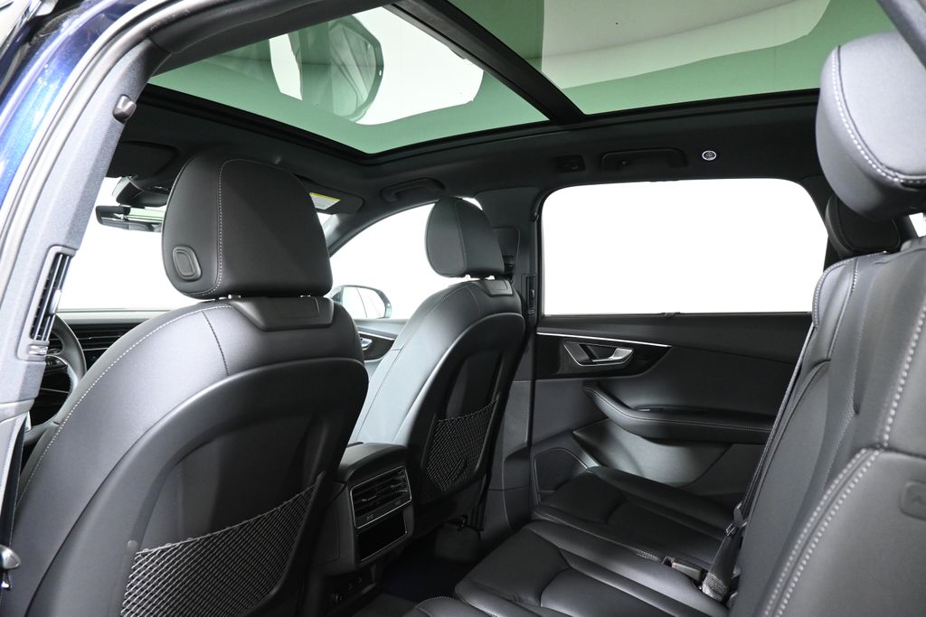 2025 Audi Q7  26