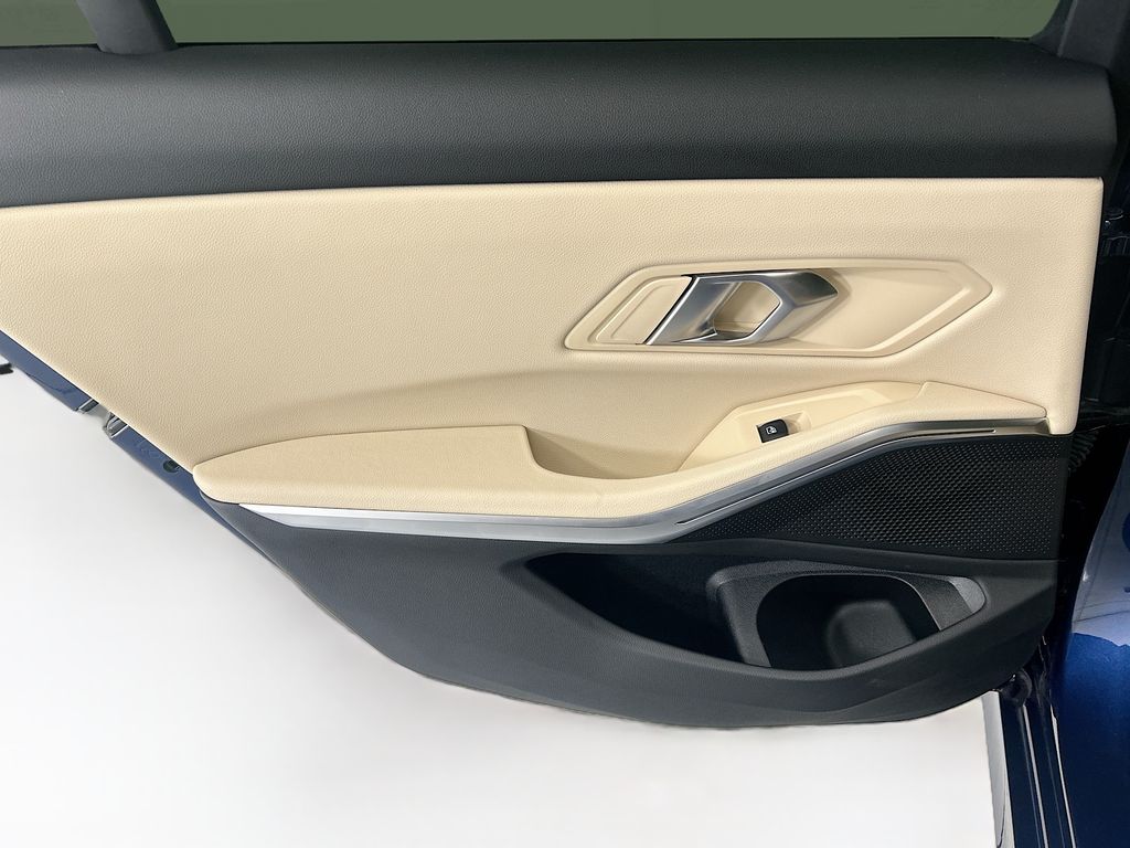 Thumbnail: 2024 BMW 3 Series - 25