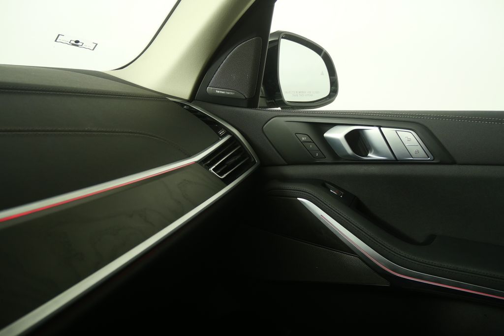 Thumbnail: 2021 BMW X7 - 30