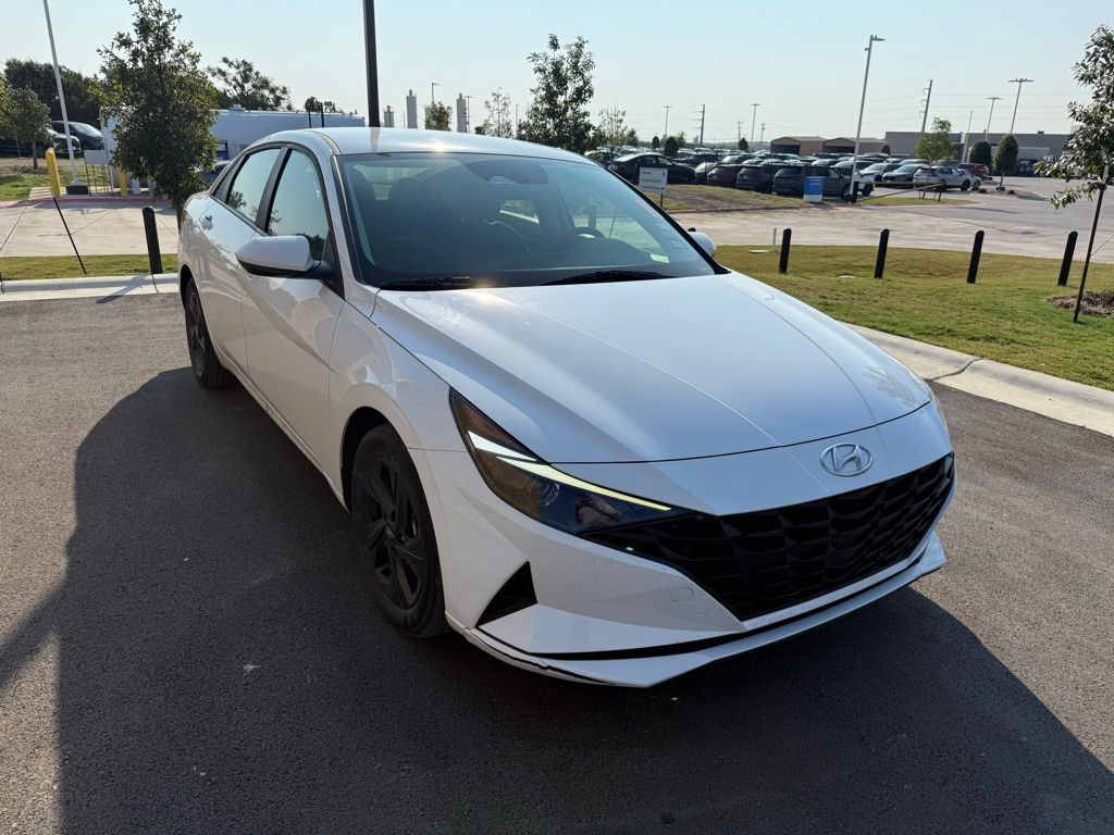 Thumbnail: 2022 Hyundai Elantra - 3