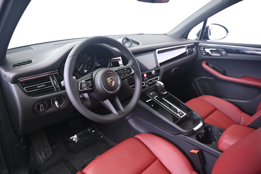 Thumbnail: 2025 Porsche Macan - 28