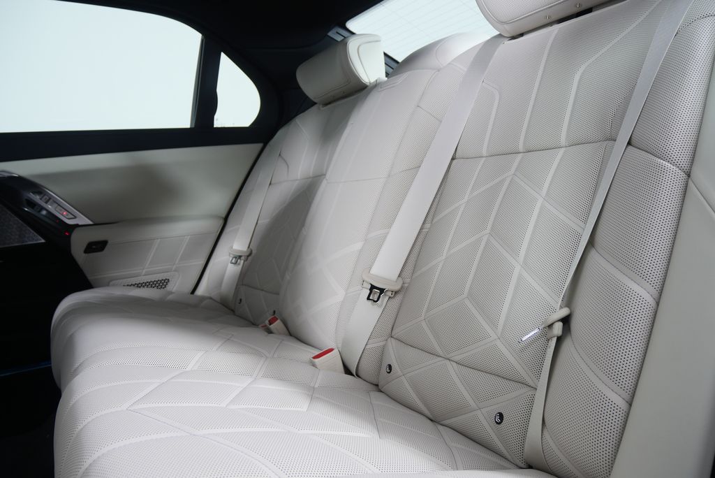 Thumbnail: 2026 BMW i7 - 12