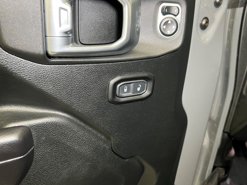 Thumbnail: 2020 Jeep Wrangler - 26