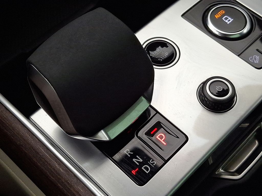 Thumbnail: 2023 Land Rover Range Rover - 16