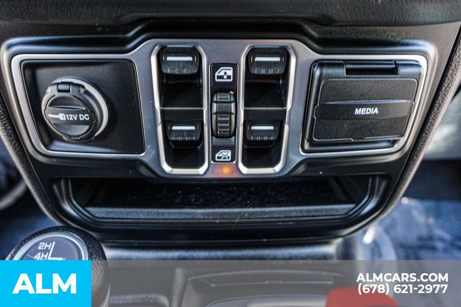 Used 2025 White Jeep Sahara image 44