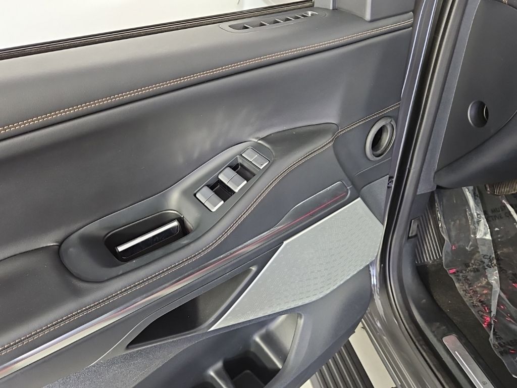 Thumbnail: 2025 Lincoln Navigator - 12