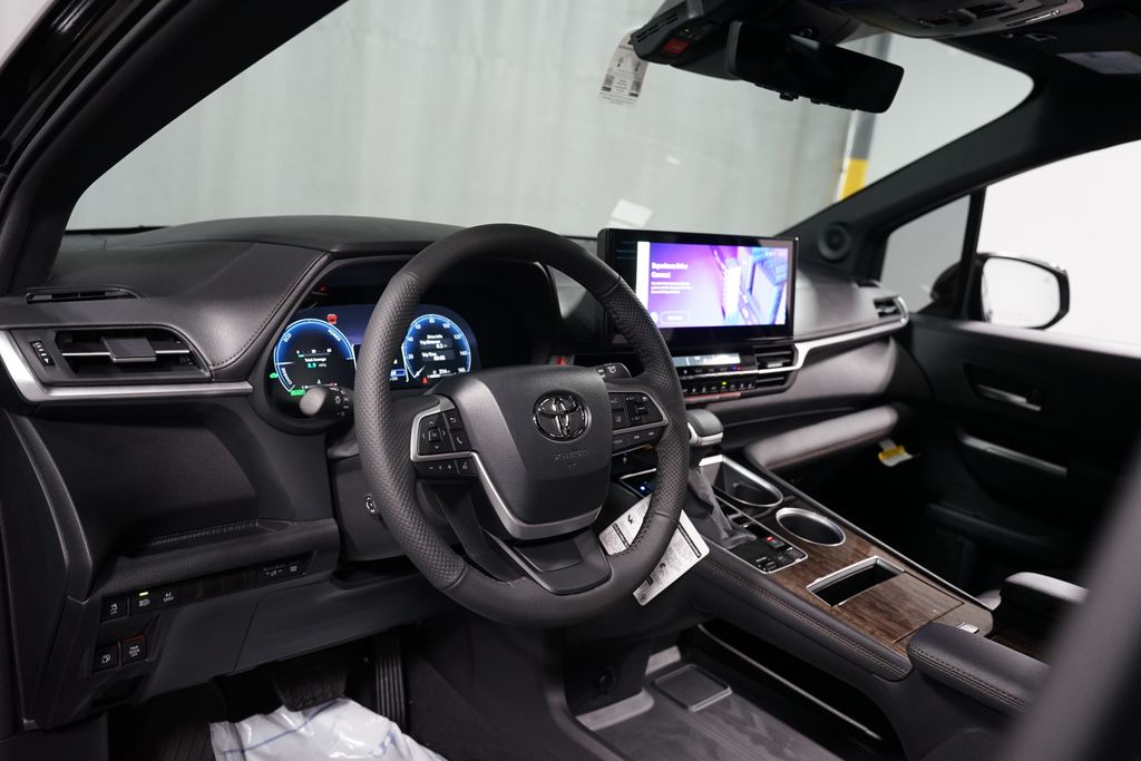 Thumbnail: 2026 Toyota Sienna - 11
