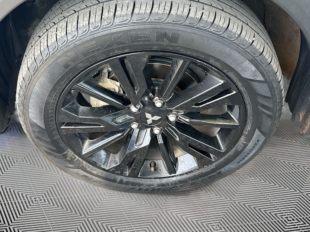 Used 2024 Black Mitsubishi LE image 29