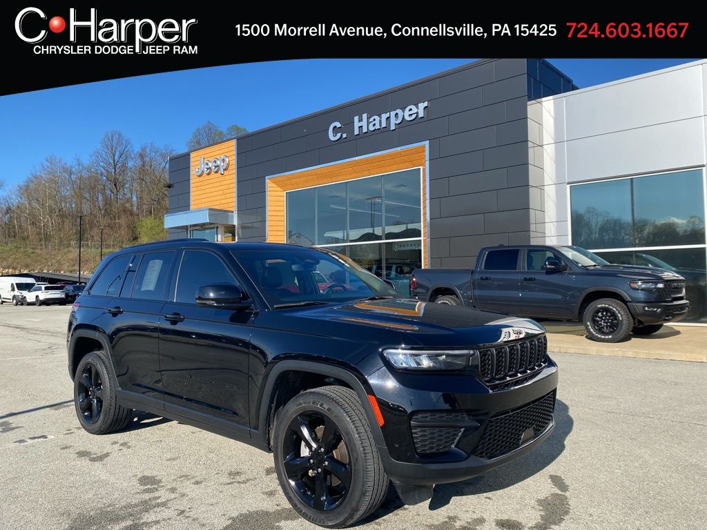 Diamond Black Crystal Pearlcoat 2023 Jeep Grand Cherokee Altitude 4WD SUV / Crossover Four-Wheel Drive 8-Speed Automatic