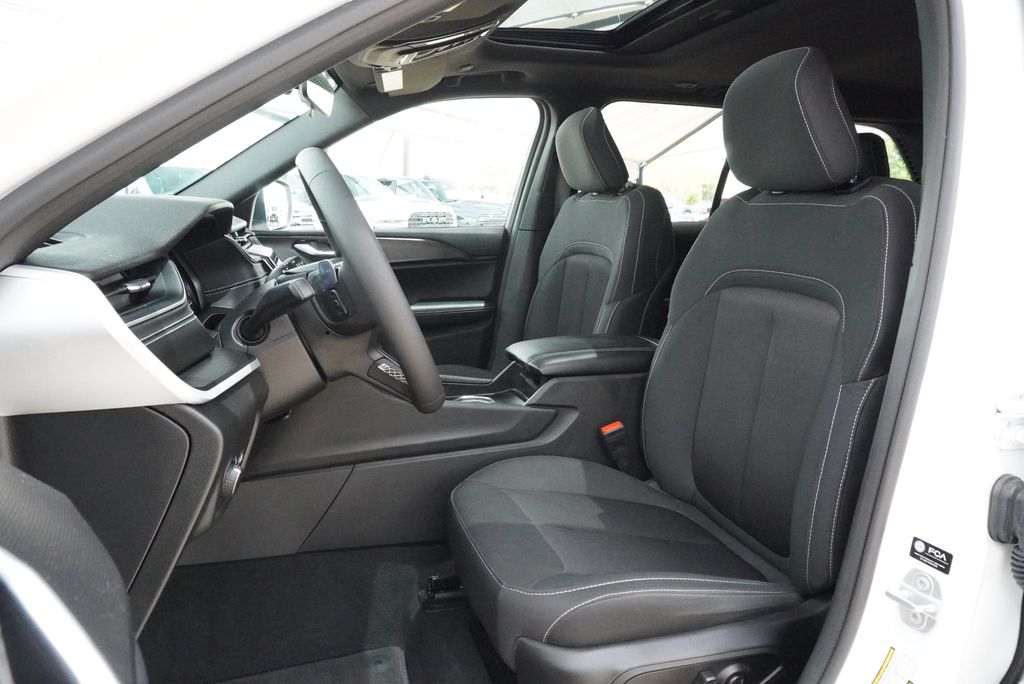 Used Car 2025 Jeep Grand Cherokee  Laredo For Sale Under $35,000 In Weatherford, Texas