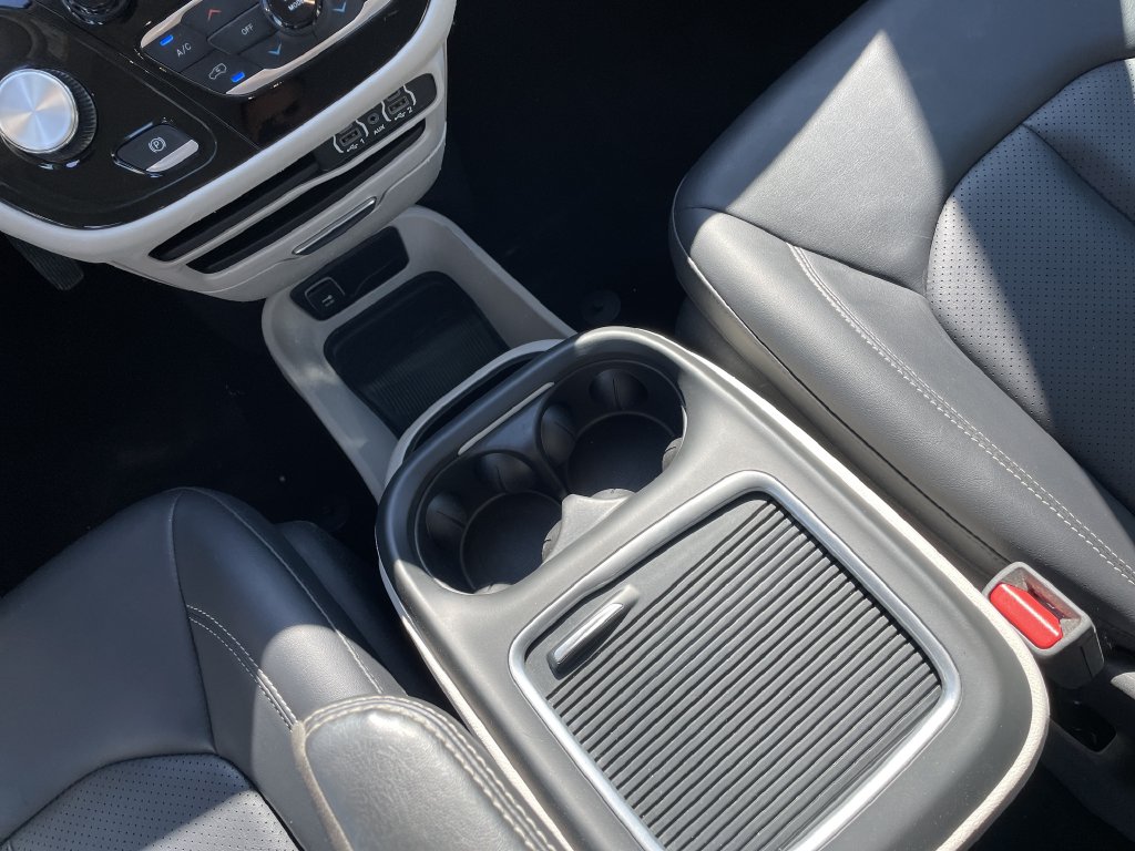 Used 2024 Chrysler Pacifica Van