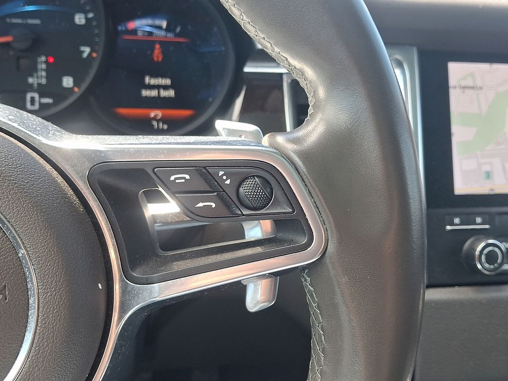 Thumbnail: 2018 Porsche Macan - 25