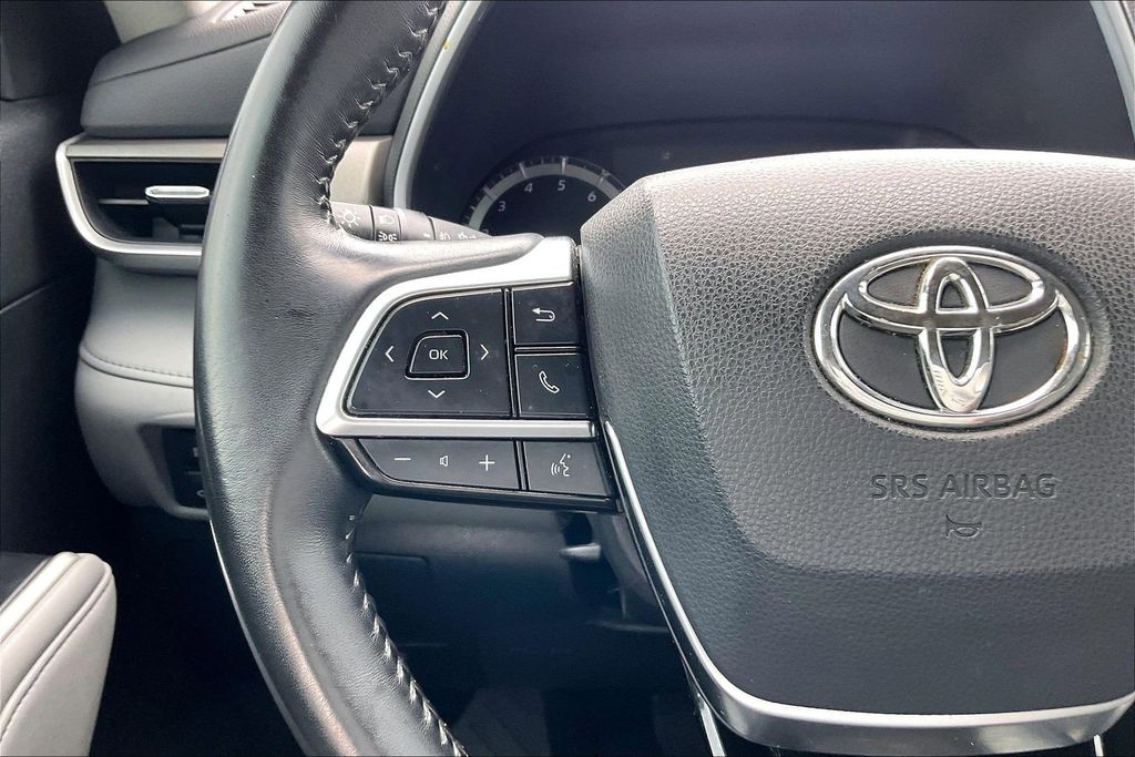 Used 2021 Toyota Highlander XLE 4D Sport Utility