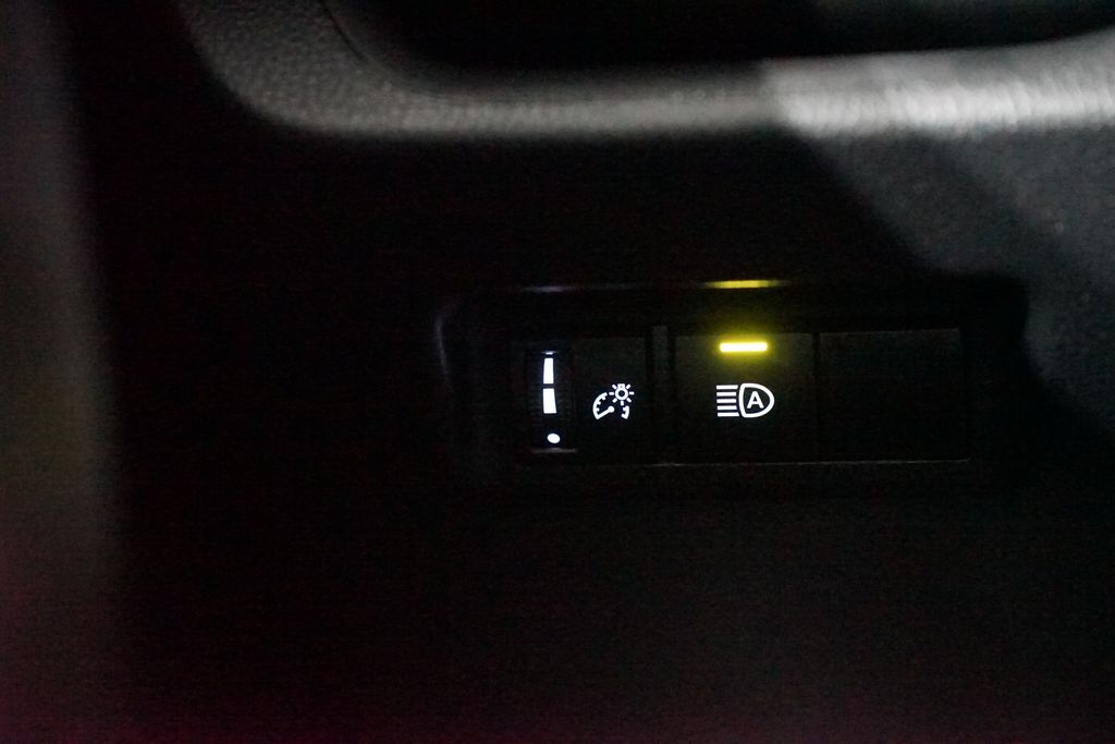 Thumbnail: 2023 Toyota RAV4 - 23