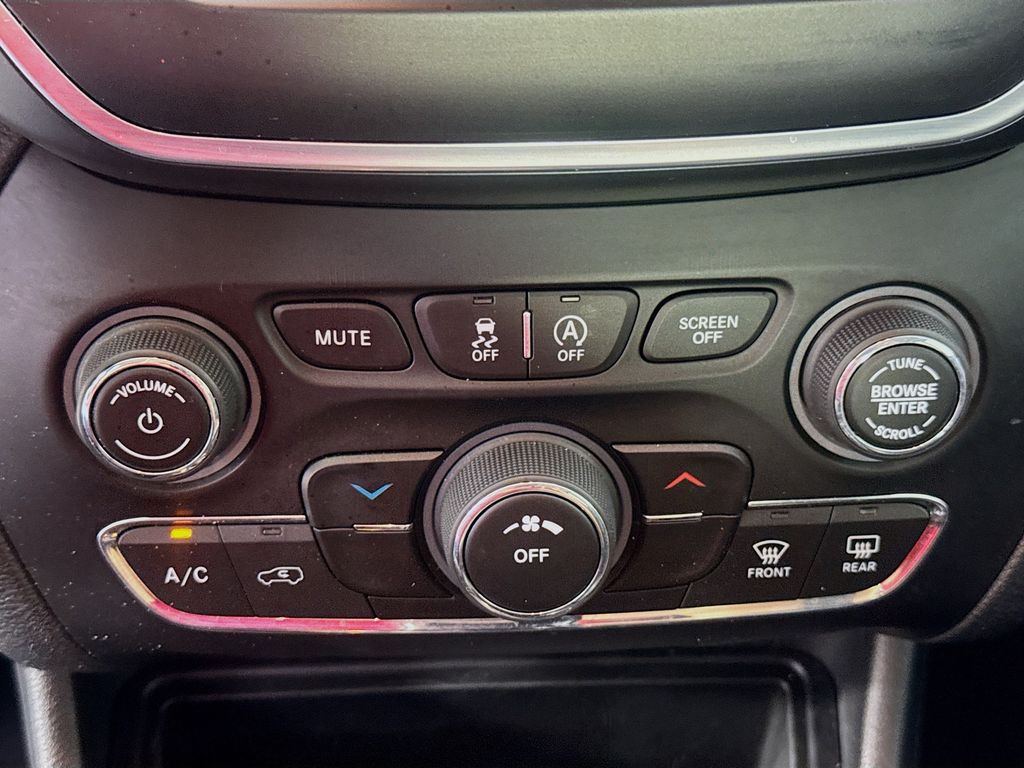 Used Car 2021 Jeep Cherokee  Latitude Plus For Sale Under $20,000 In Austin, Texas