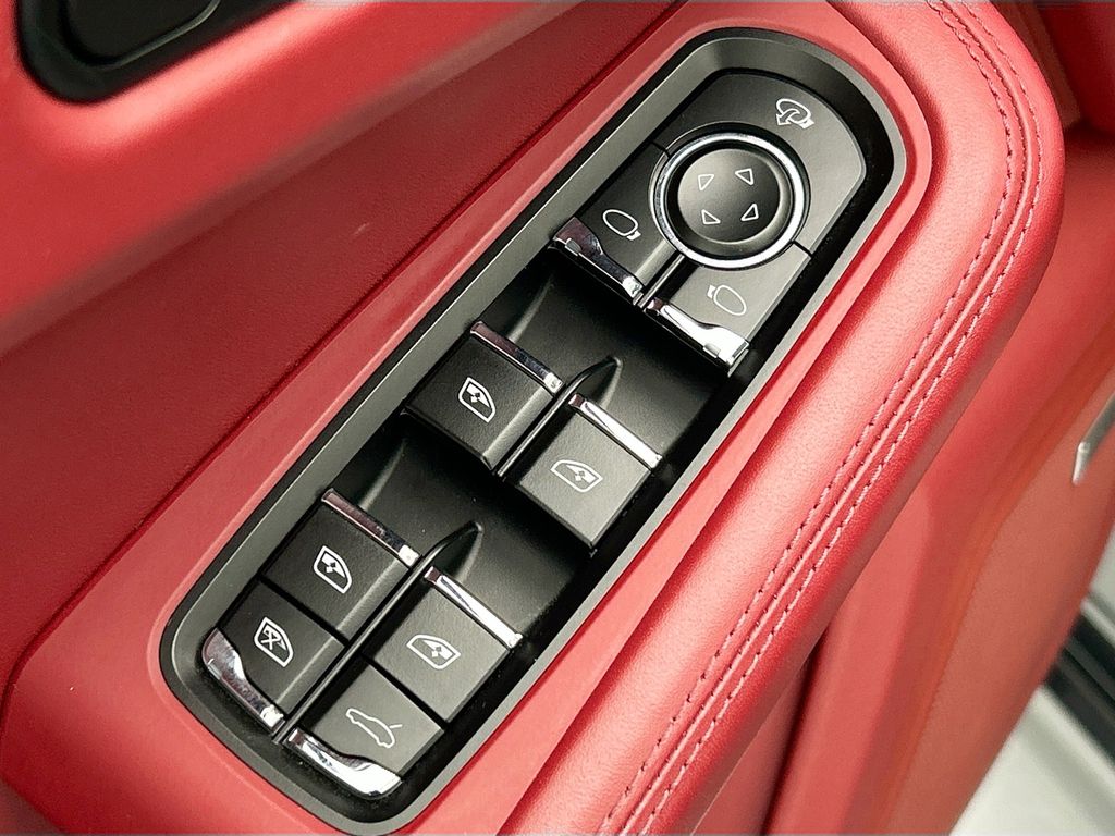 Thumbnail: 2023 Porsche Macan - 23