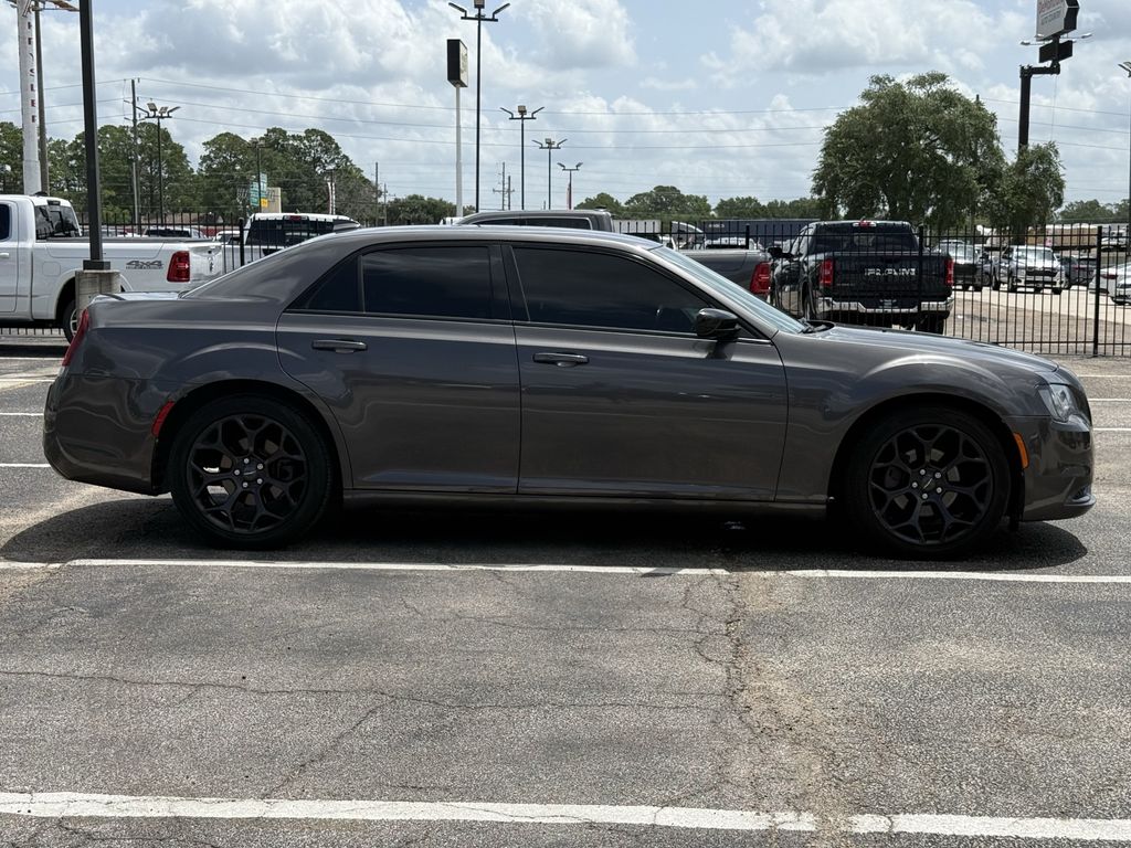 2019 Chrysler 300 Touring - 3
