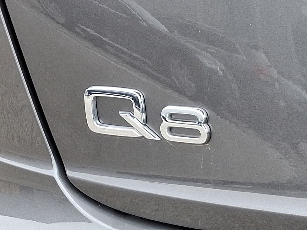 Thumbnail: 2022 Audi Q8 - 32