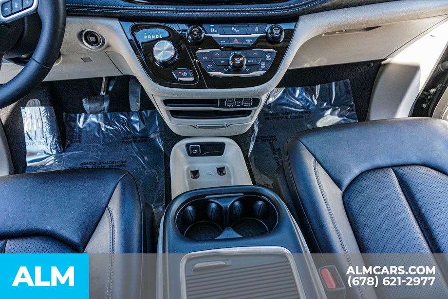 Used 2024 Black Chrysler Select image 49