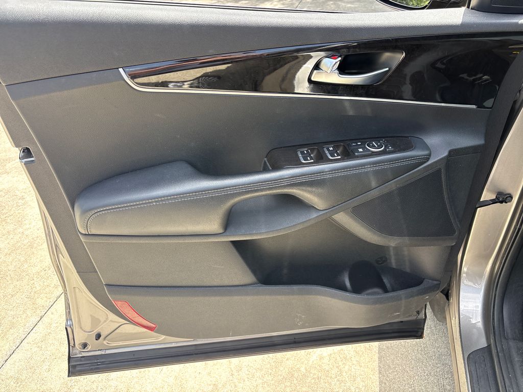 Used 2017 Silver Kia LX image 16