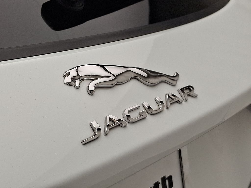 Thumbnail: 2020 Jaguar E-Pace - 32