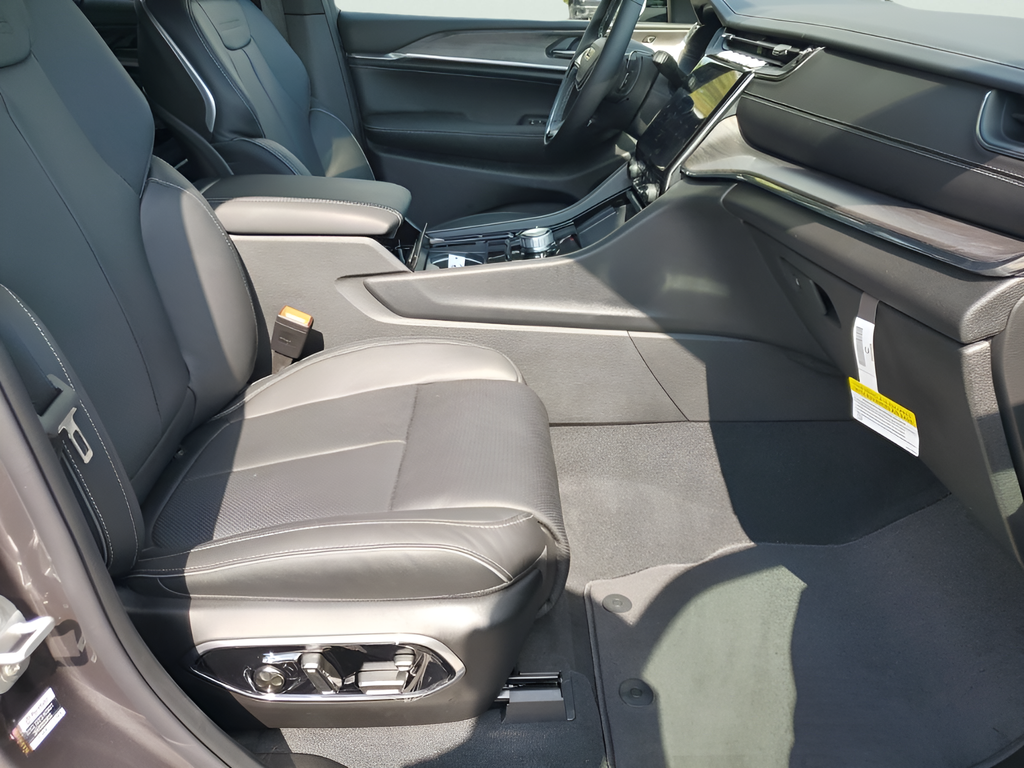 New Car 2025 Jeep Grand Cherokee  Overland For Sale Under $60,000 In Austin, Texas