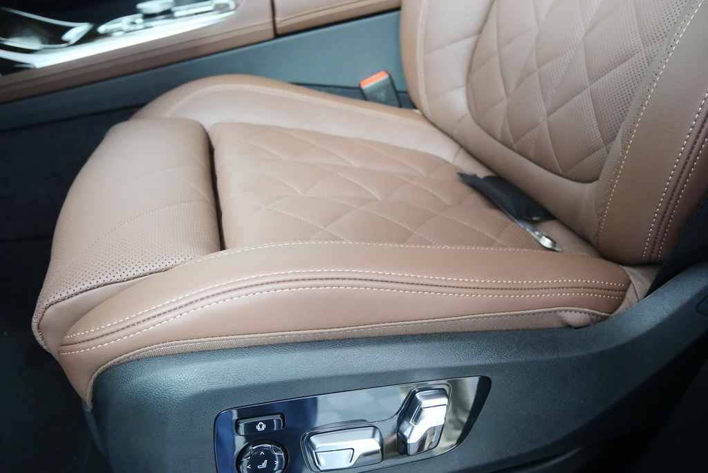 Thumbnail: 2026 BMW X7 - 10