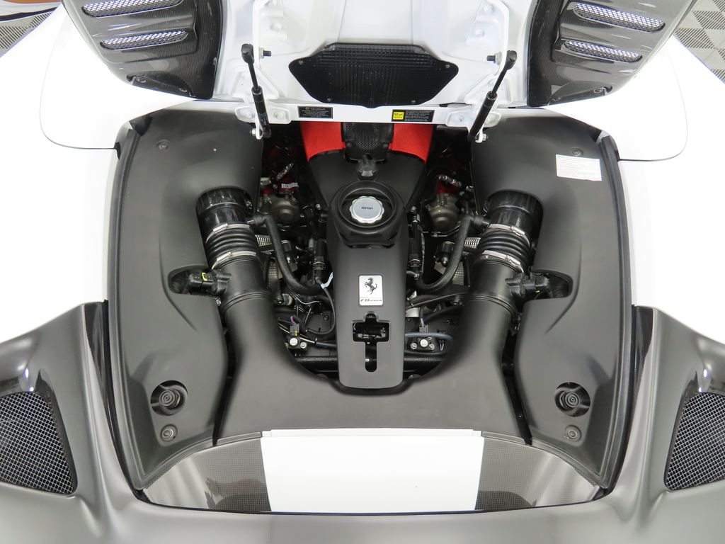 2022 Ferrari F8 Spider 31