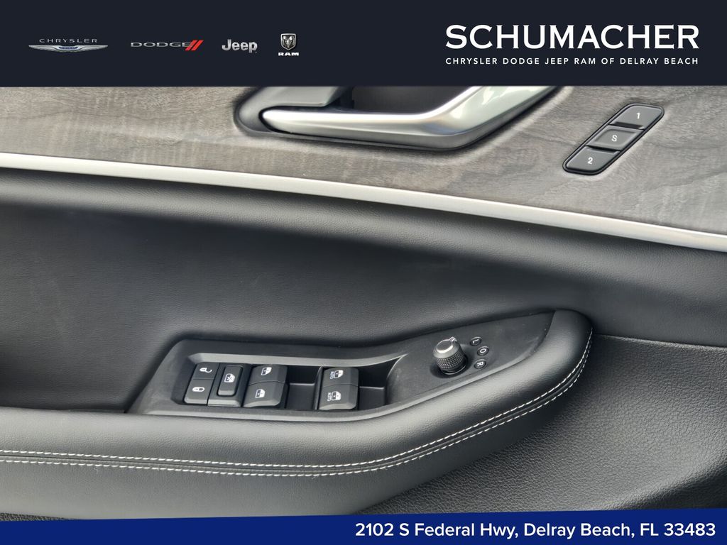 new 2025 Jeep Grand Cherokee car, priced at $43,985