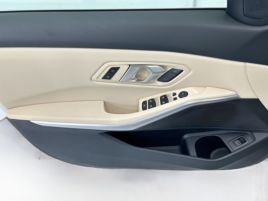 Thumbnail: 2025 BMW 3 Series - 23