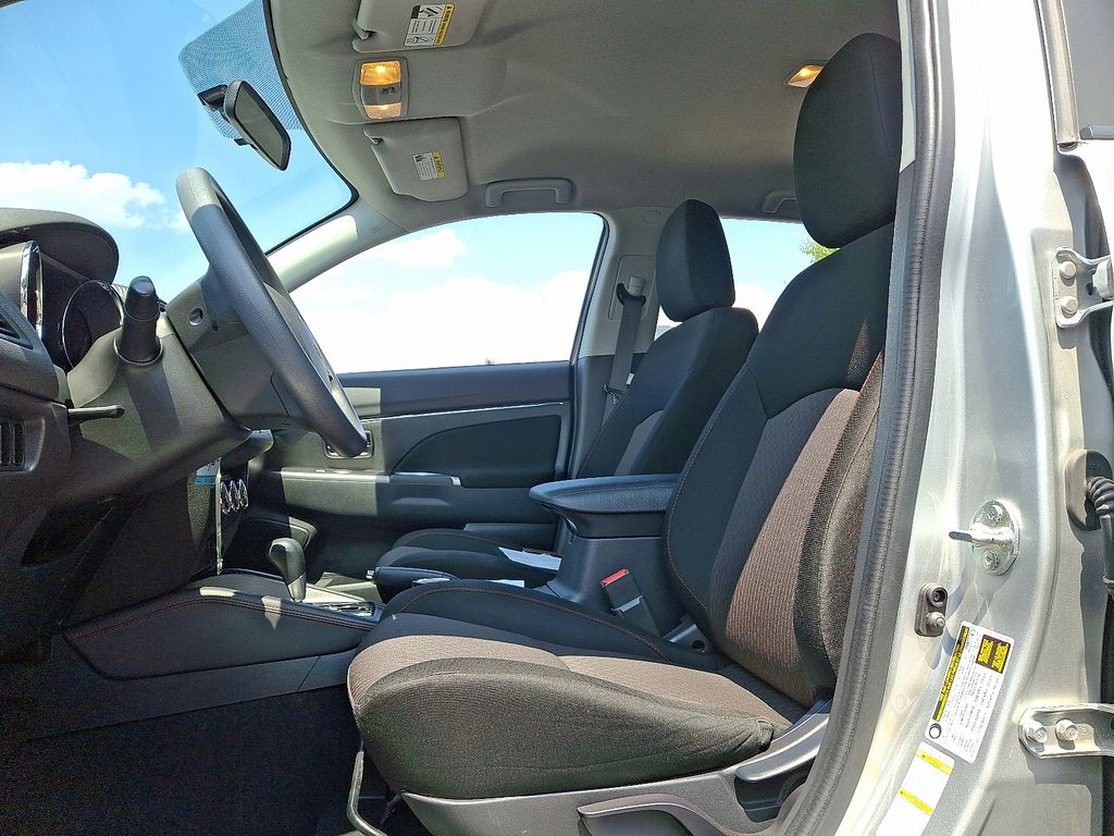 Thumbnail: 2018 Mitsubishi Outlander Sport - 13