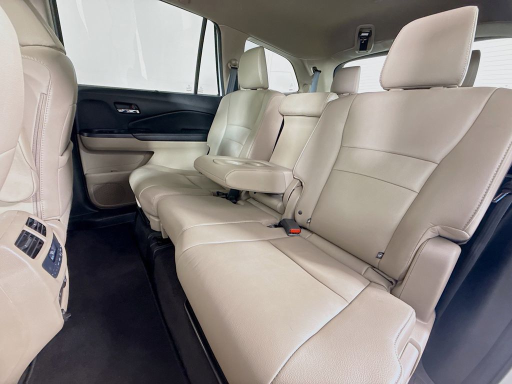 Thumbnail: 2017 Honda Pilot - 24