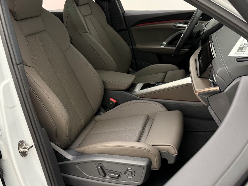 Thumbnail: 2025 Audi Q5 - 18