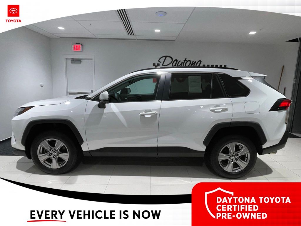 2022 Toyota RAV4 XLE - Photo 9