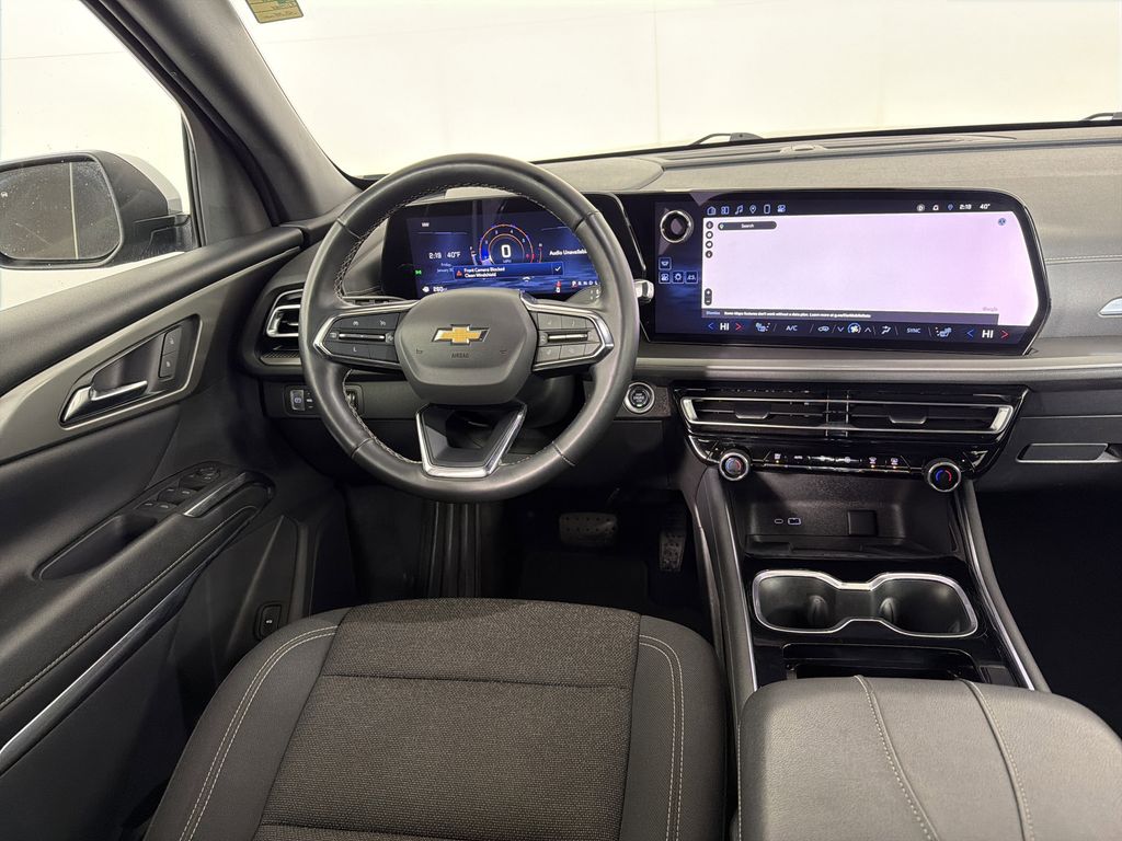 used 2024 Chevrolet Traverse car, priced at $31,900